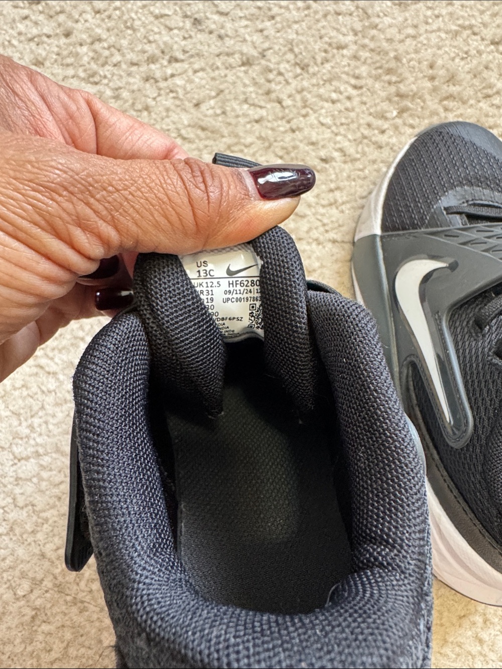 Nike Kids Black and White Team Hustle D 12 basketball shoes with strap - size 13 - Picture 8 of 10